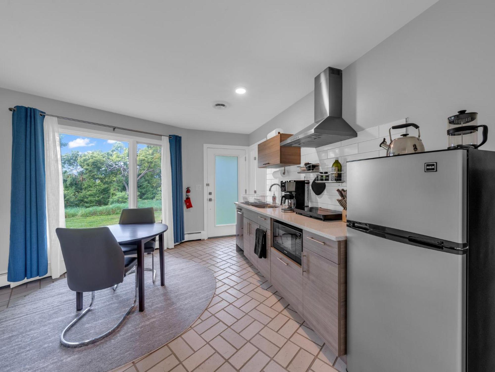 Coastal Suite #1 Cozy Suite #2 - Seacliff Beach Suites Leamington Bagian luar foto